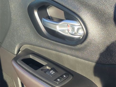 Certified 2021 Jeep Cherokee Latitude Lux image 27