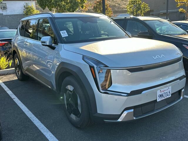 Used 2024 Kia EV9 Wind AWD/4WD image 2