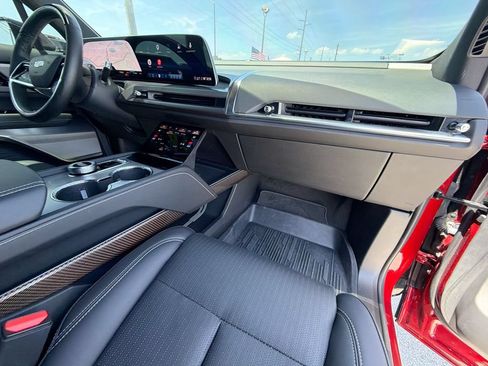 Used 2026 Cadillac Vistiq Luxury AWD/4WD image 37