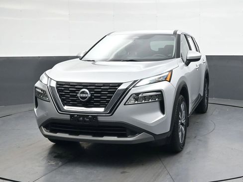 Used 2023 Nissan Rogue SV image 9