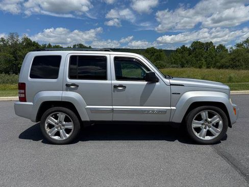 Used 2012 Jeep Liberty Limited Jet AWD/4WD image 4