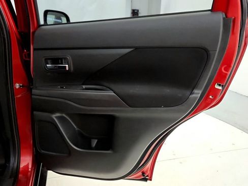 Used 2019 Mitsubishi Outlander ES AWD/4WD image 19