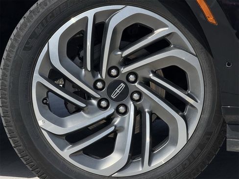 Used 2025 Lincoln Navigator Reserve image 9