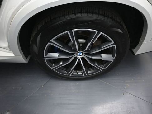 Used 2020 BMW X5 M50i w/ Premium Package image 9