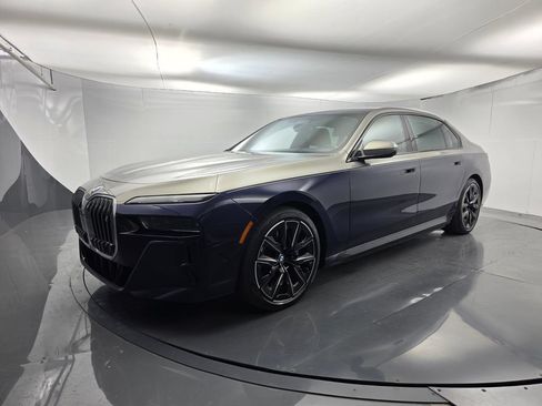Used 2024 BMW i7 xDrive60 AWD/4WD image 8