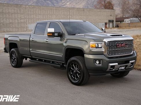 Used 2018 GMC Sierra 3500 Denali w/ Duramax Plus Package image 2