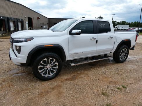 New 2026 GMC Canyon Denali AWD/4WD image 9