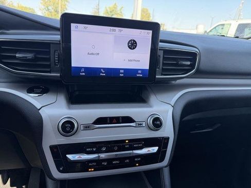 Used 2023 Ford Explorer XLT image 9