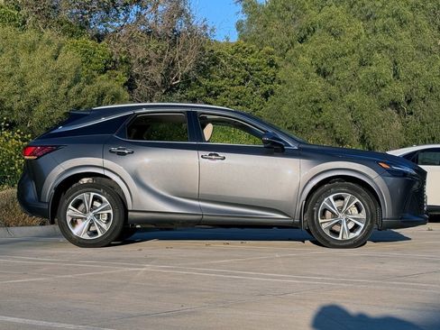 Certified 2024 Lexus RX 350h w/ Convenience Package image 9