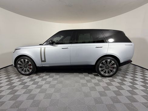Used 2023 Land Rover Range Rover Long Wheelbase SE image 2
