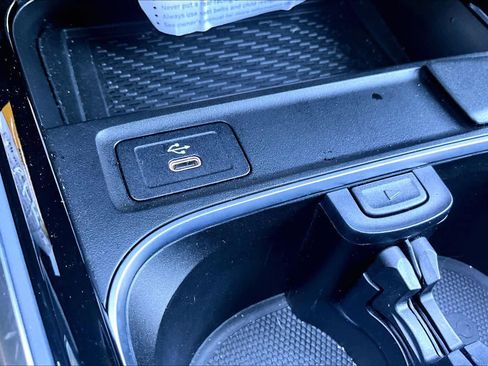 Certified 2025 Mercedes-Benz GLA 250 image 35