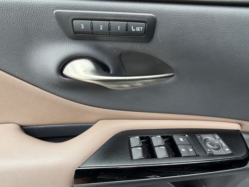 Used 2022 Lexus ES 350 w/ Premium Package FWD image 14