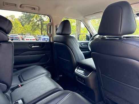 Used 2025 Nissan Armada SV AWD/4WD image 21