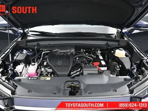 Used 2025 Toyota Grand Highlander AWD image 39