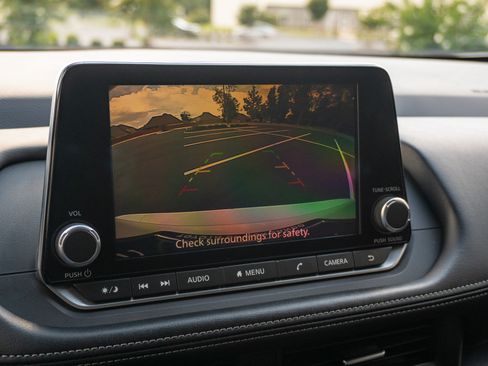 Used 2024 Nissan Rogue SV FWD image 23