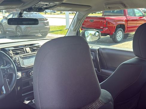 Used 2016 Toyota 4Runner SR5 AWD/4WD image 18