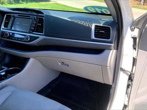 Used 2019 Toyota Highlander Limited Platinum AWD/4WD image 17