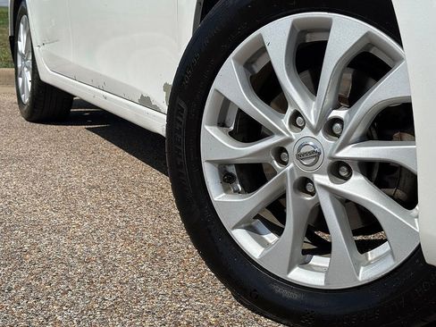 Used 2018 Nissan Sentra SV FWD image 2