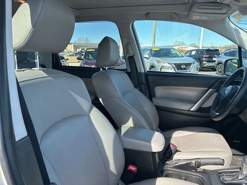 Used 2016 Subaru Forester 2.5i Touring w/ Eyesight & Navigation System image 21