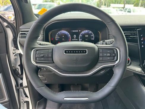 Used 2024 Jeep Wagoneer L Series II image 20
