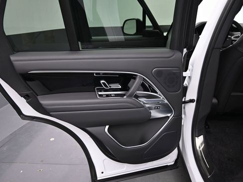 New 2025 Land Rover Range Rover SE image 18