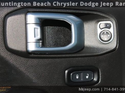 Used 2021 Jeep Wrangler Unlimited Sahara image 11