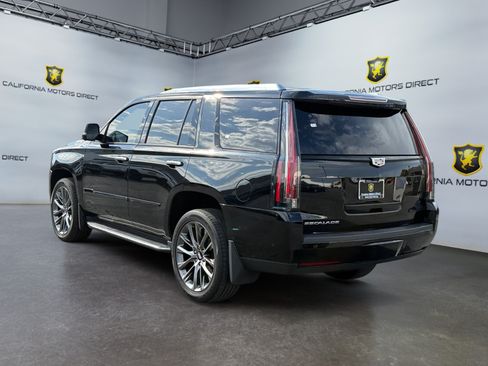 Used 2019 Cadillac Escalade Luxury w/ Escalade Sport Edition AWD/4WD image 3