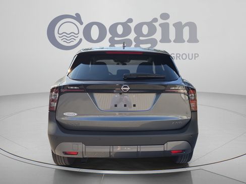 Used 2025 Nissan Kicks SV AWD/4WD image 4