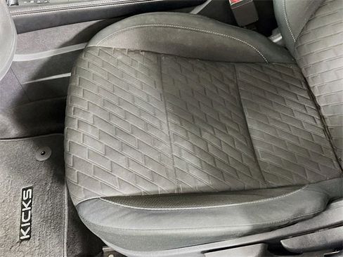 Used 2021 Nissan Kicks SV image 19