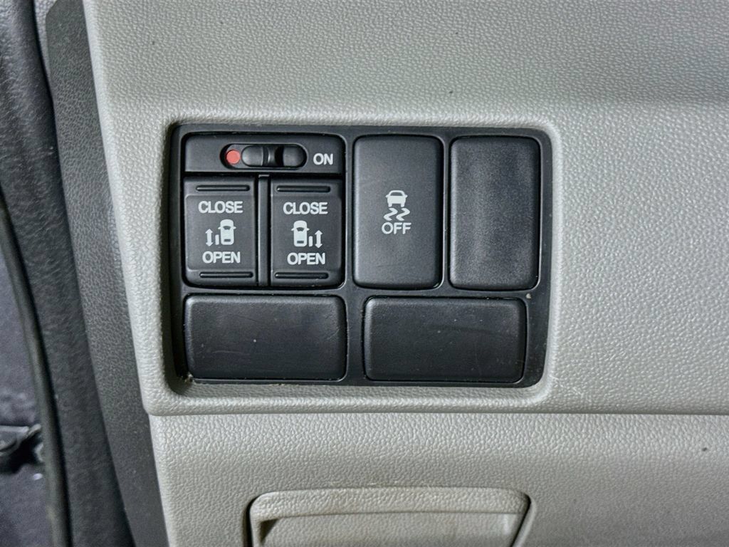 Used 2017 Honda Odyssey SE image 18