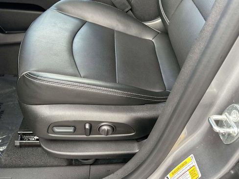 Certified 2023 GMC Terrain SLT image 21