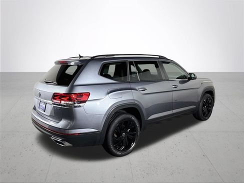 Used 2023 Volkswagen Atlas SE w/ Panoramic Sunroof Package AWD/4WD image 7
