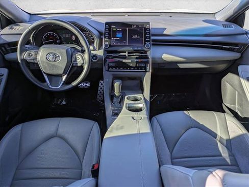 Used 2019 Toyota Avalon XSE image 18