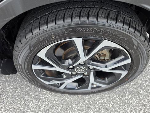 Used 2021 Toyota C-HR XLE FWD image 7