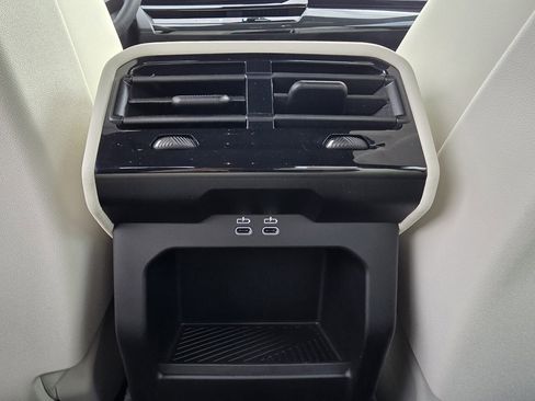 Used 2024 BMW 530i image 25