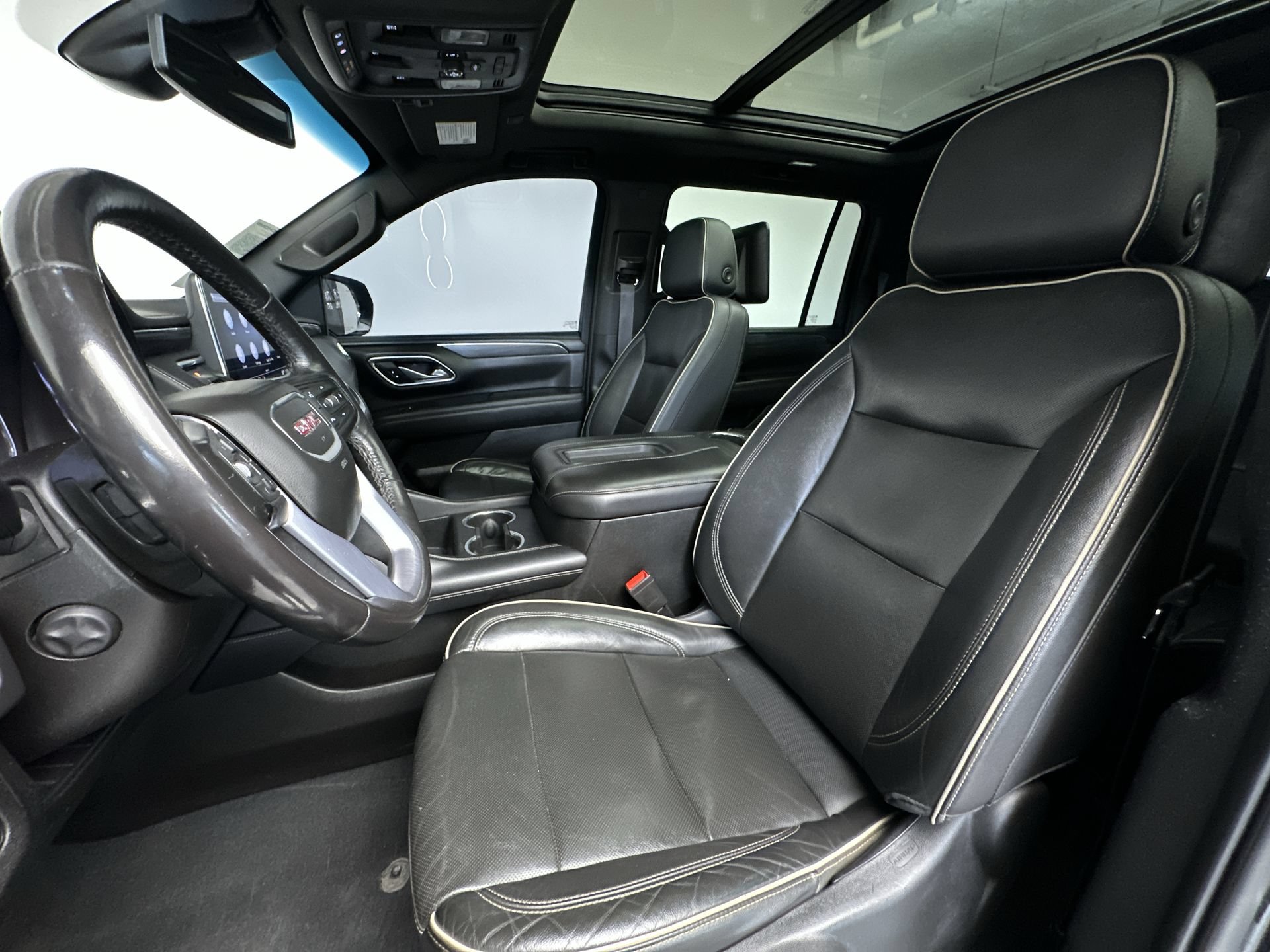 Used 2021 GMC Yukon XL SLT w/ SLT Luxury Plus Package AWD/4WD image 12