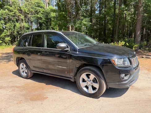 Used 2013 Jeep Compass Latitude FWD image 3