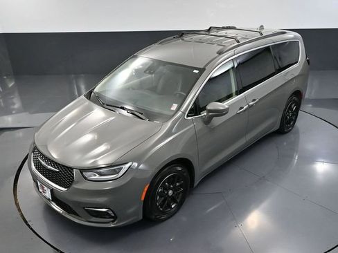 Used 2022 Chrysler Pacifica Touring-L image 62