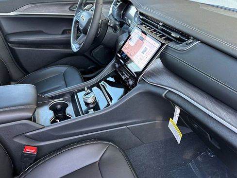 New 2025 Jeep Grand Cherokee Limited image 14