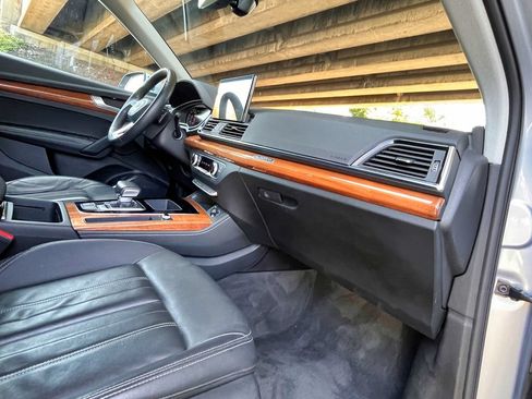 Used 2021 Audi Q5 2.0T Premium Plus w/ Premium Plus Package AWD/4WD image 19