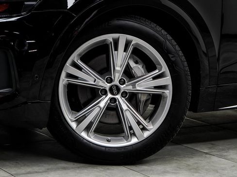 Used 2023 Audi Q8 Prestige image 3