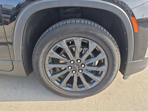 Used 2023 Chevrolet Traverse RS FWD image 10