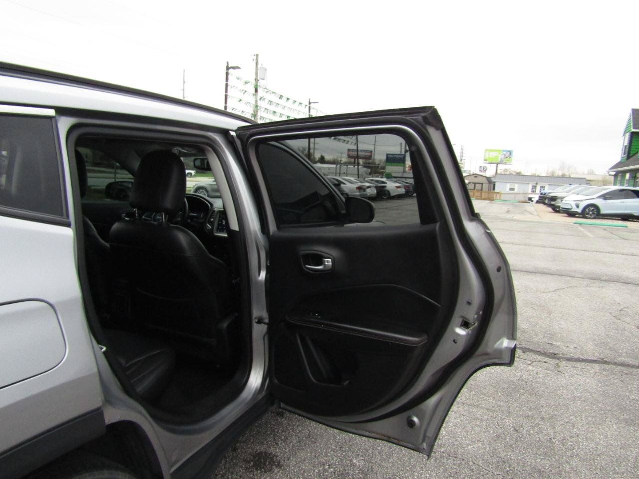 Used 2018 Jeep Compass Latitude w/ Popular Equipment Group FWD image 20