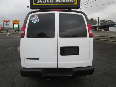 Used 2017 Chevrolet Express 2500 image 27