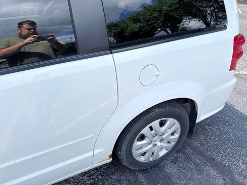 Used 2013 Dodge Grand Caravan SE FWD image 12