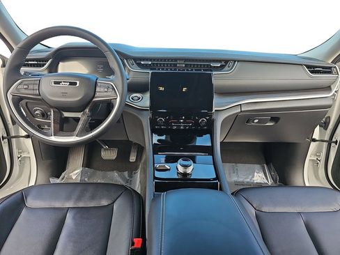 Used 2023 Jeep Grand Cherokee Limited image 9