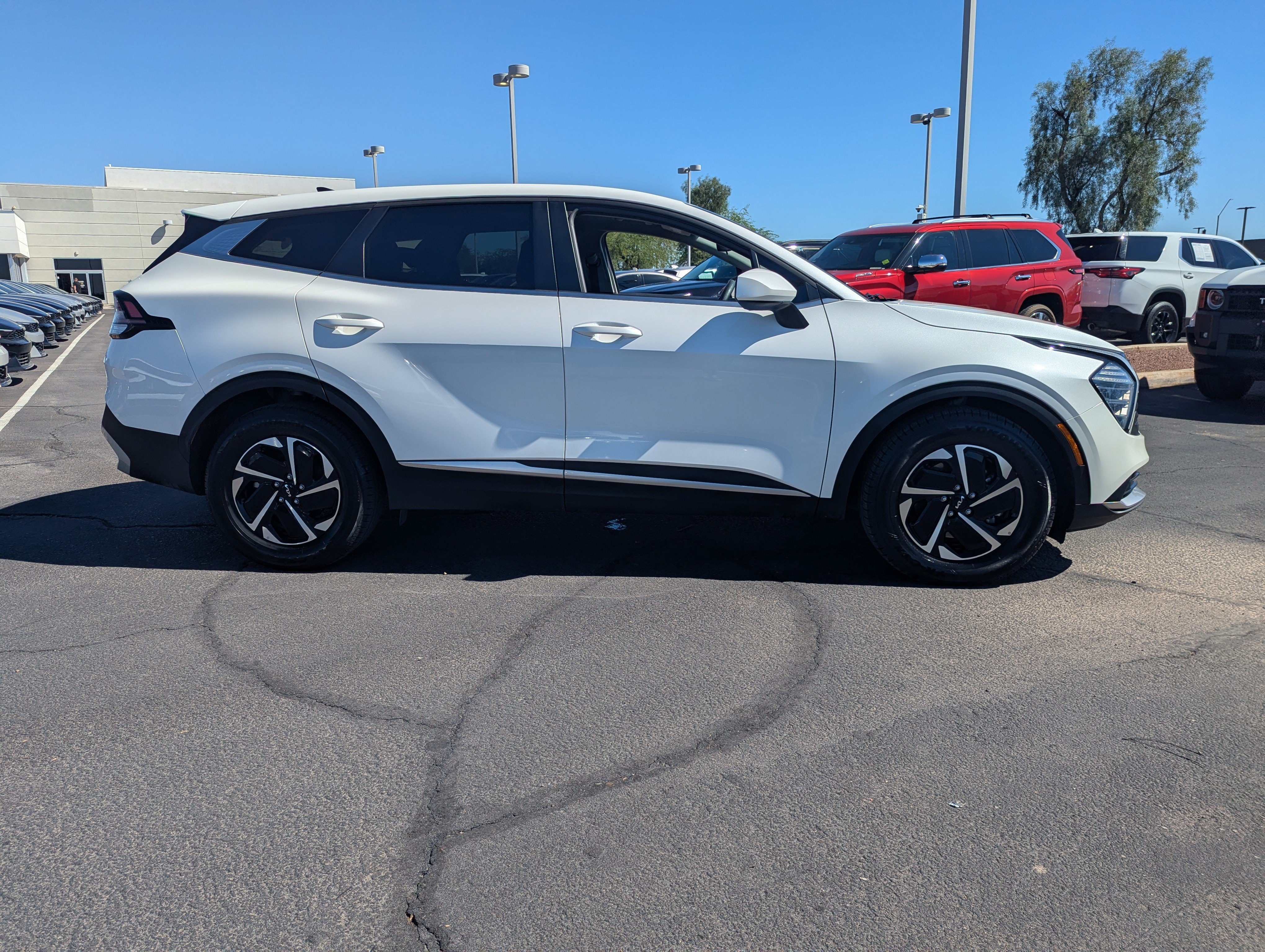Used 2025 Kia Sportage LX FWD image 6