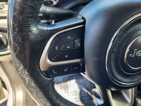 Used 2022 Jeep Renegade Latitude w/ Convenience Group AWD/4WD image 19