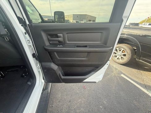 Used 2024 RAM 2500 Tradesman w/ Chrome Appearance Group image 16