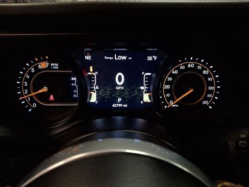 Used 2024 Jeep Wrangler Sahara image 19